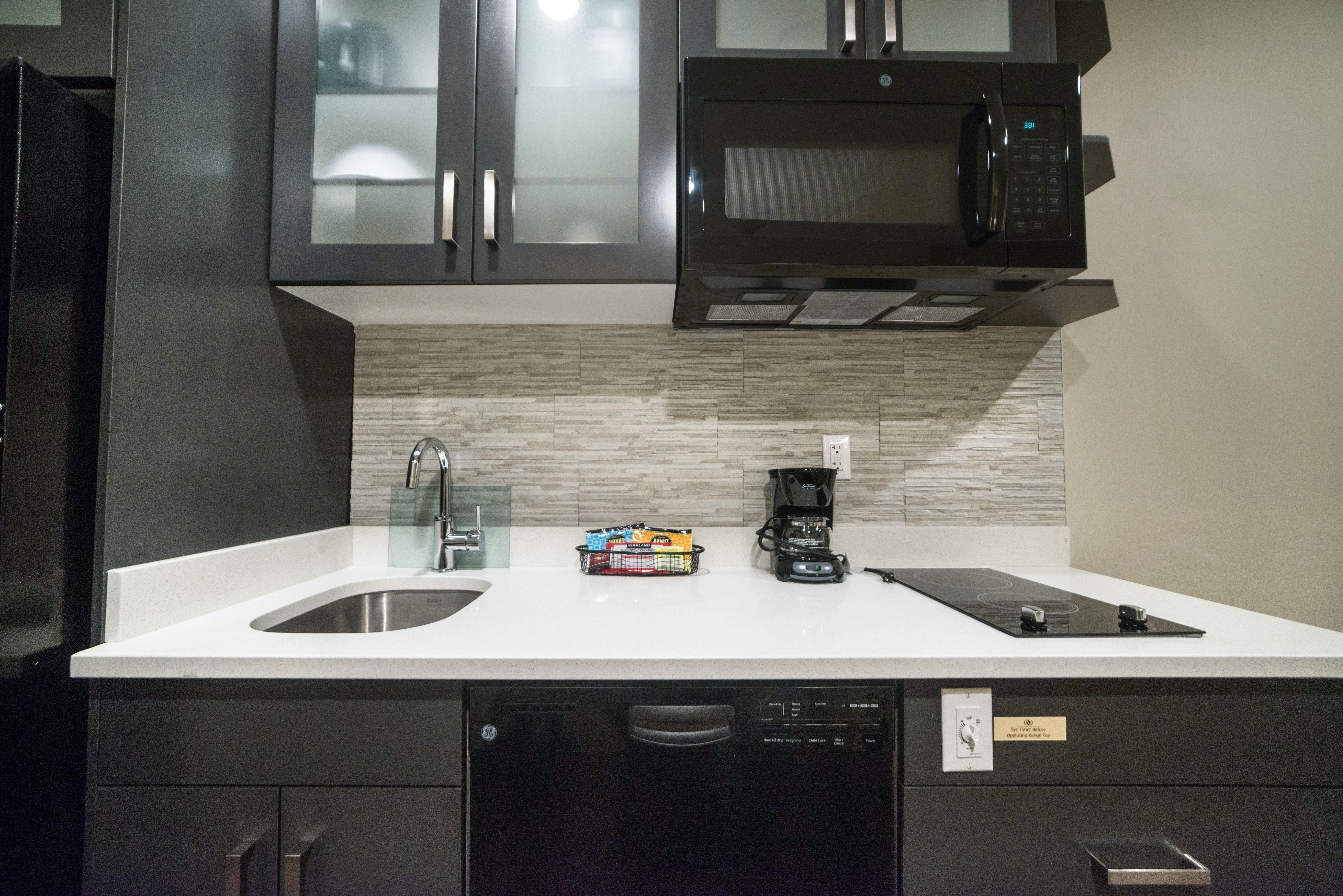 Candlewood Suites West Edmonton - Mall Area By Ihg Exterior foto